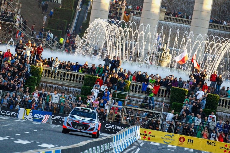 Ožjē avarē, Mikelsens izcīna pirmo uzvaru WRC karjerā