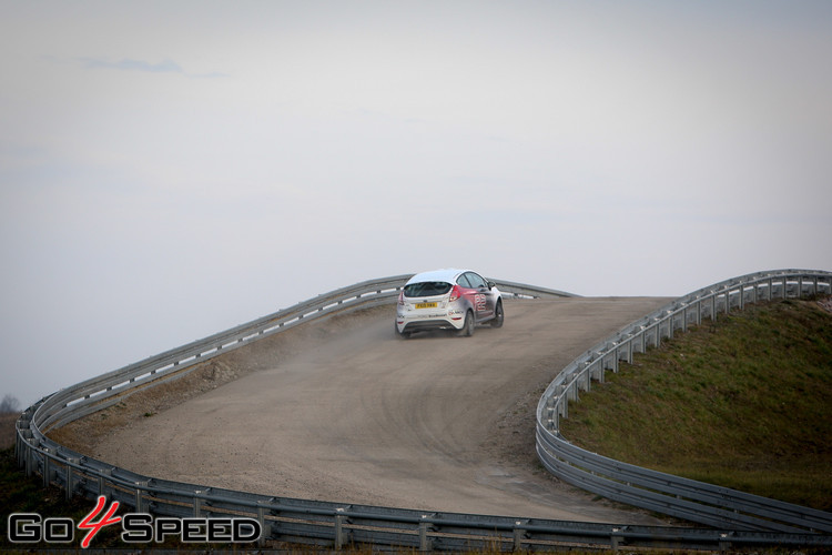 Baltijas rallija braucēji iemēģina jauno 'Ford Fiesta R2T'