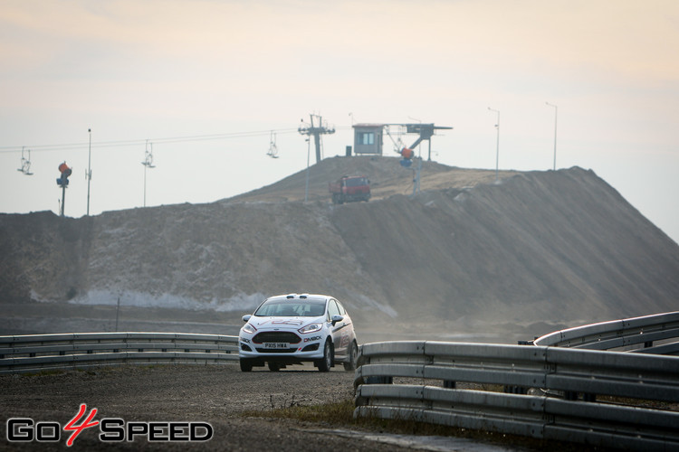 Baltijas rallija braucēji iemēģina jauno 'Ford Fiesta R2T'