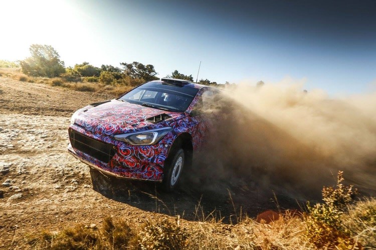 'Hyundai' turpina testēt jauno modeli