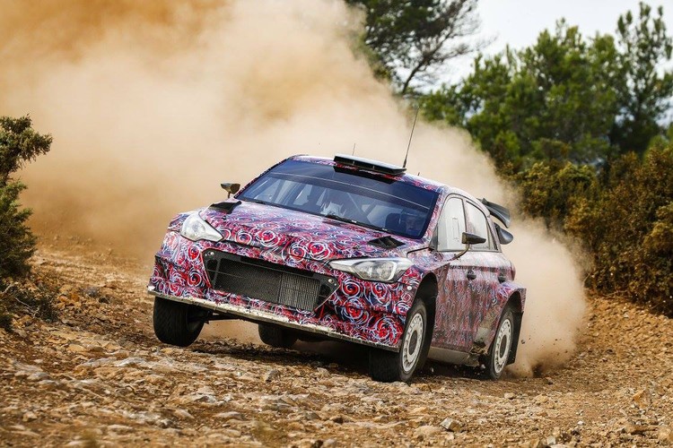 'Hyundai' turpina testēt jauno modeli