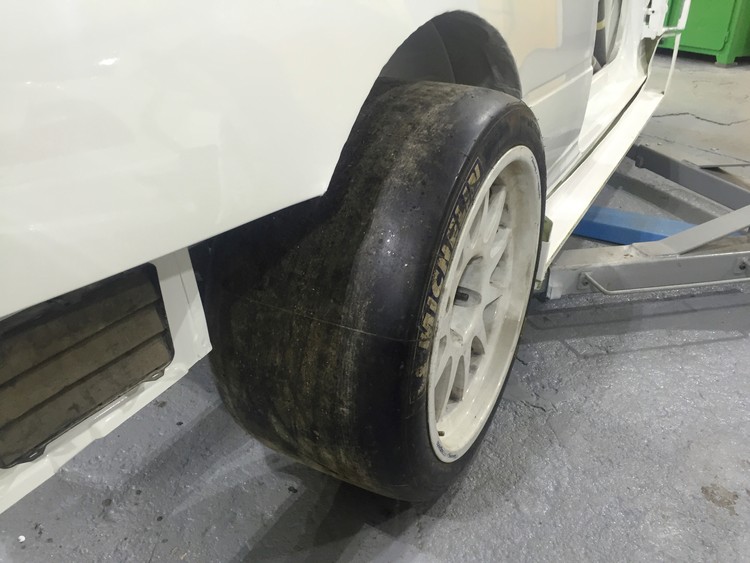 Flash Racing būvē auto Baltijas izturības sacīkstēm