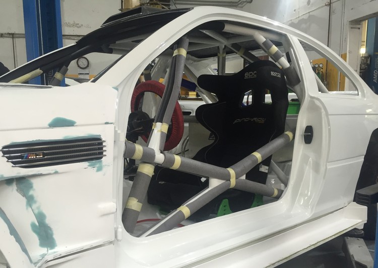 Flash Racing būvē auto Baltijas izturības sacīkstēm