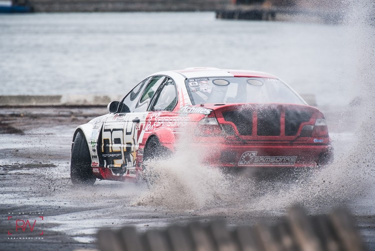 Aizkulises - kā tapa Bluša iespaidīgais drifta video Liepājas ostā