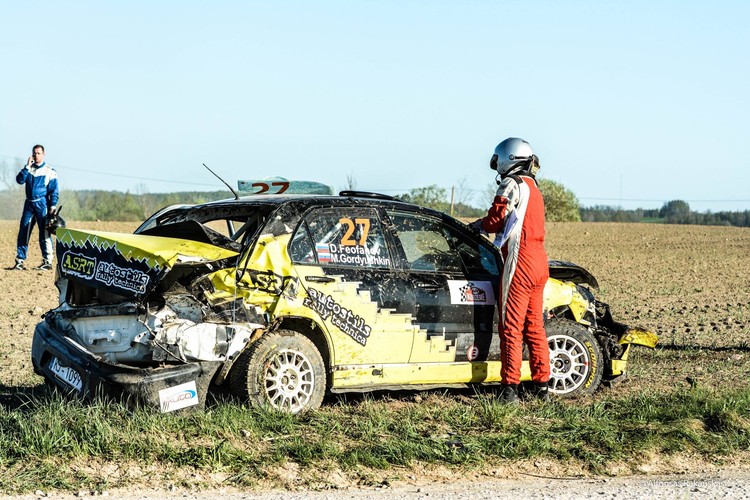 Kurzemes rallija iespaidīgās avārijas