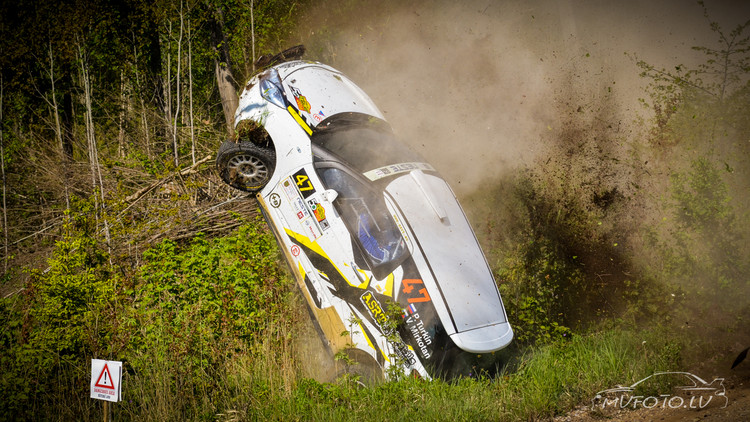 FOTO: Iespaidīgais krievu sportista kūlenis Rally Talsi 2. dienā 