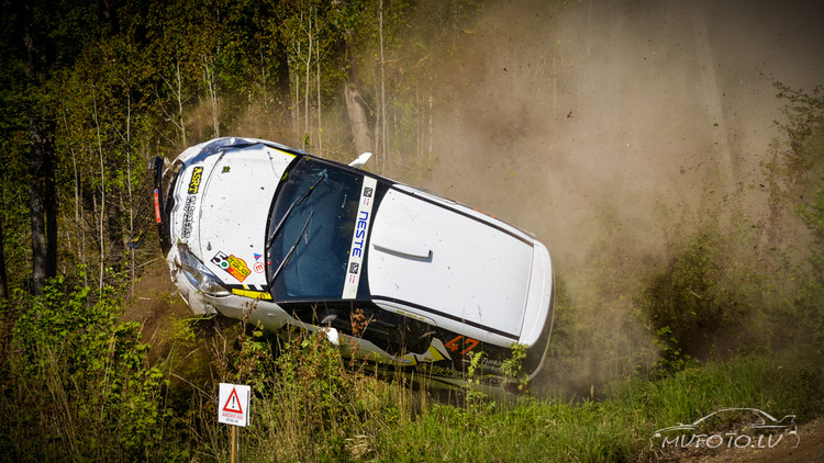 FOTO: Iespaidīgais krievu sportista kūlenis Rally Talsi 2. dienā 