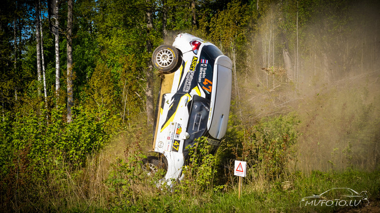 FOTO: Iespaidīgais krievu sportista kūlenis Rally Talsi 2. dienā 