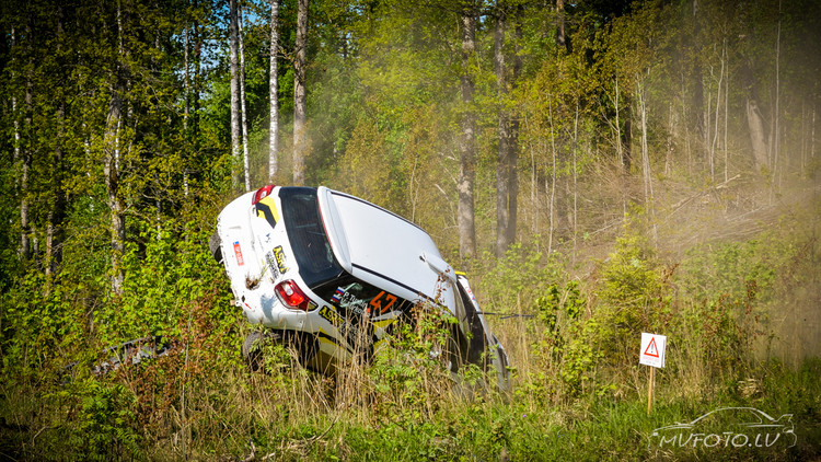 FOTO: Iespaidīgais krievu sportista kūlenis Rally Talsi 2. dienā 