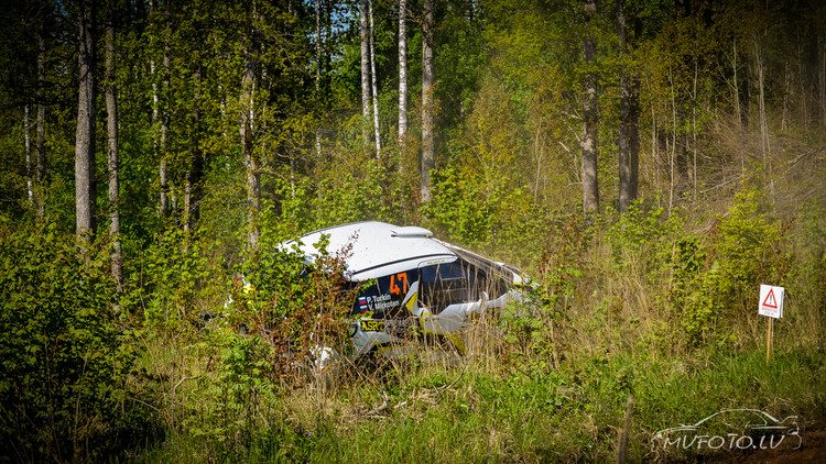 FOTO: Iespaidīgais krievu sportista kūlenis Rally Talsi 2. dienā 