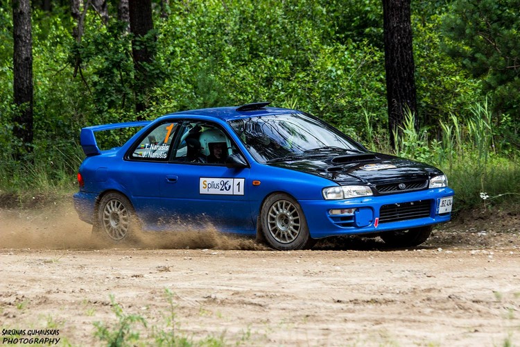 Latvijas rallijsprinta 'Kurtuvenai' posmā uzvar Dmitrijs Feofanovs