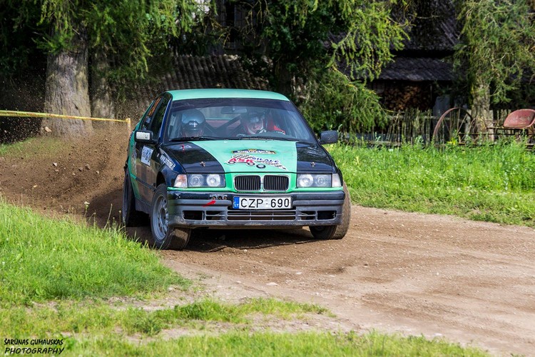 Latvijas rallijsprinta 'Kurtuvenai' posmā uzvar Dmitrijs Feofanovs