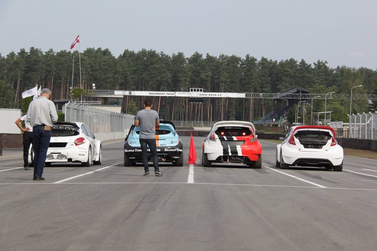 Pasaules un Eiropas braucēji iemēģina jauno Biķernieku rallijkrosa trasi