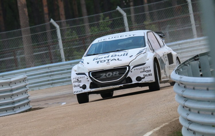 Pasaules un Eiropas braucēji iemēģina jauno Biķernieku rallijkrosa trasi