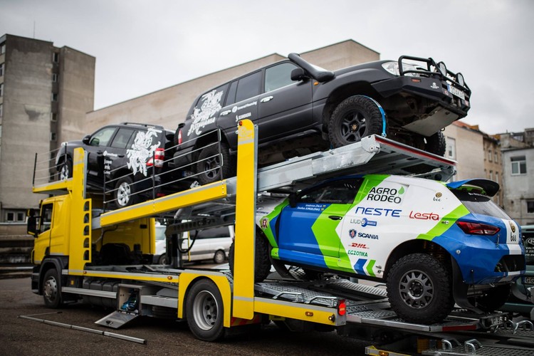 Lietuviešu automašīnas sāk ceļu uz Dakaras ralliju