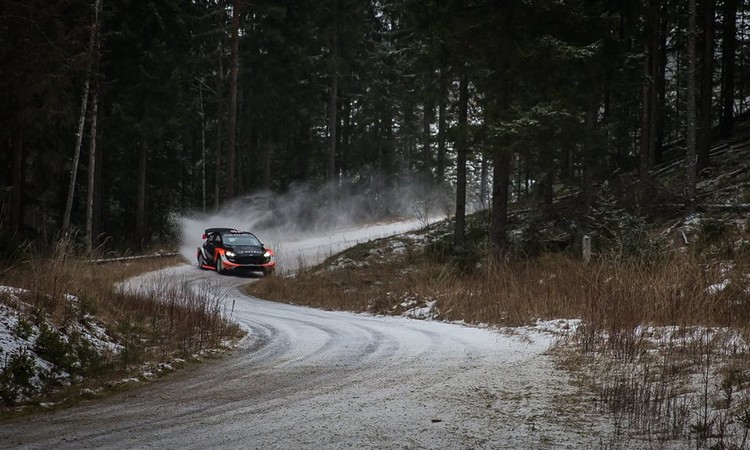 Prokopa un Ostberga komanda testē jauno 'Ford Fiesta WRC'