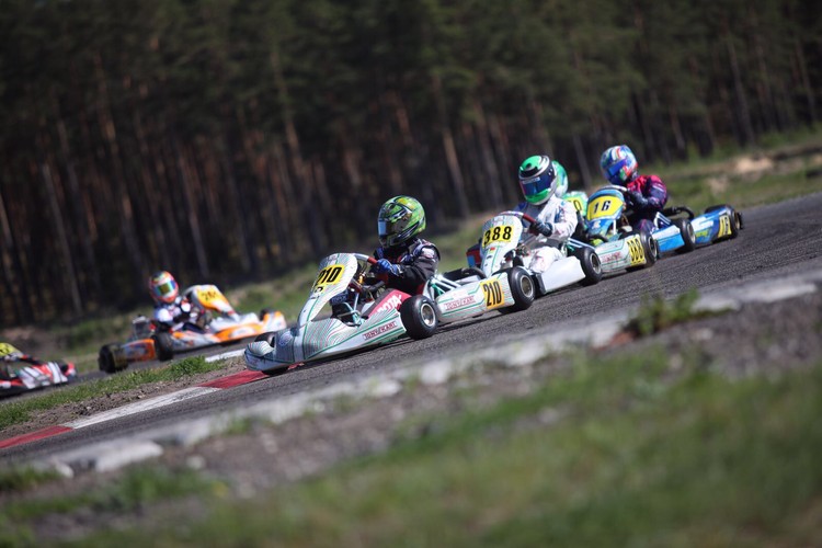 Ziemeļeiropas lielākās sporta kartingu sacensības 333 trasē