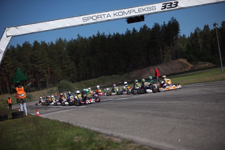 Ziemeļeiropas lielākās sporta kartingu sacensības 333 trasē