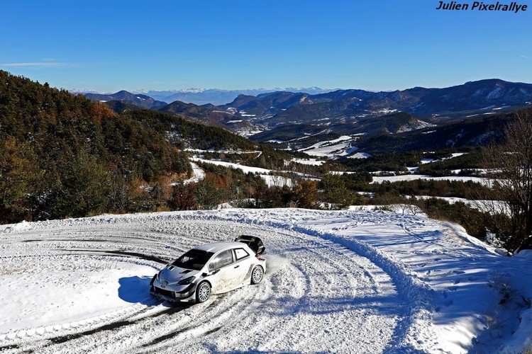 Tanaks Montekarlo testē 'Toyota Yaris WRC'