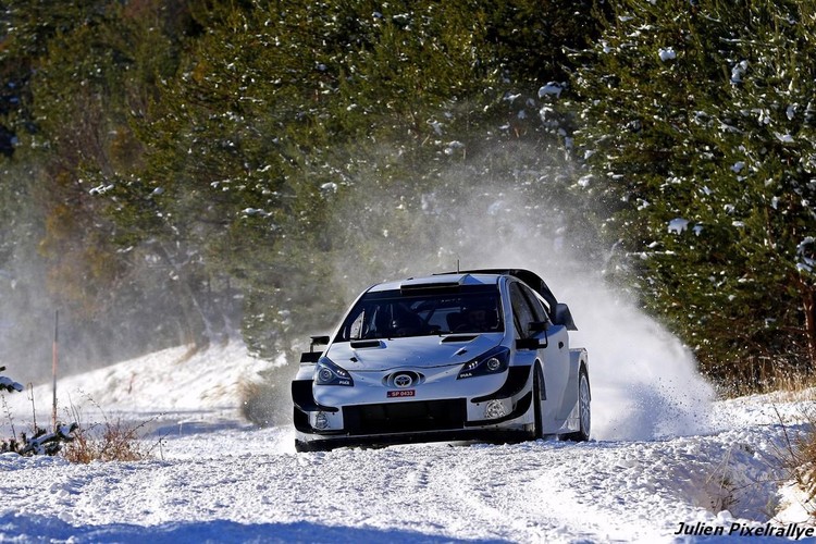 Tanaks Montekarlo testē 'Toyota Yaris WRC'