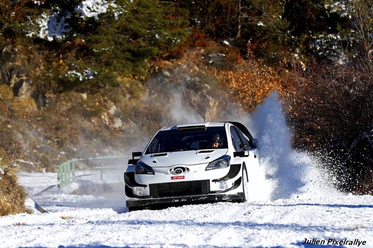 Tanaks Montekarlo testē 'Toyota Yaris WRC'