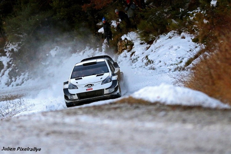 Tanaks Montekarlo testē 'Toyota Yaris WRC'