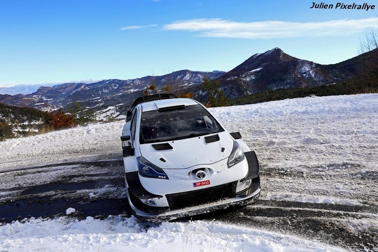 Tanaks Montekarlo testē 'Toyota Yaris WRC'