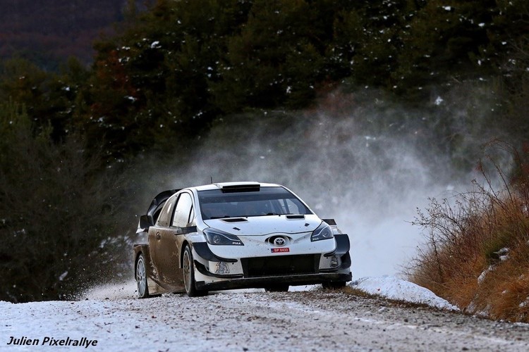 Tanaks Montekarlo testē 'Toyota Yaris WRC'