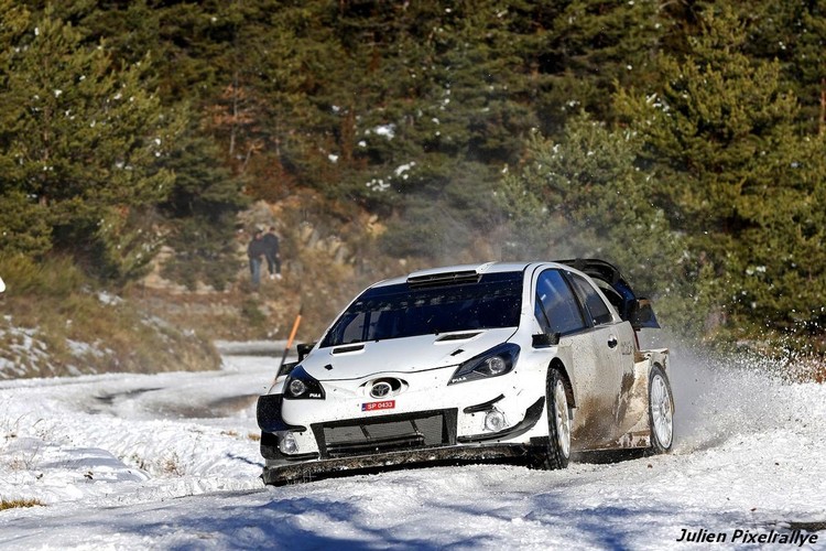 Tanaks Montekarlo testē 'Toyota Yaris WRC'