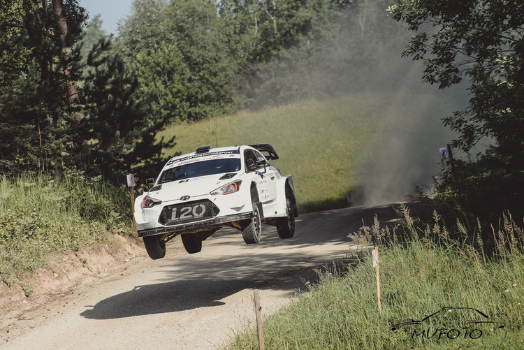 Tramplīniem bagātā Rally Estonia 1. diena