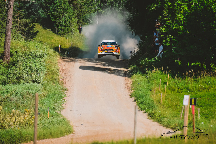 Tramplīniem bagātā Rally Estonia 1. diena