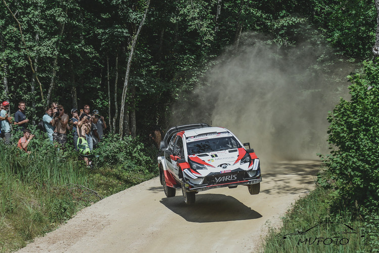 Tramplīniem bagātā Rally Estonia 1. diena