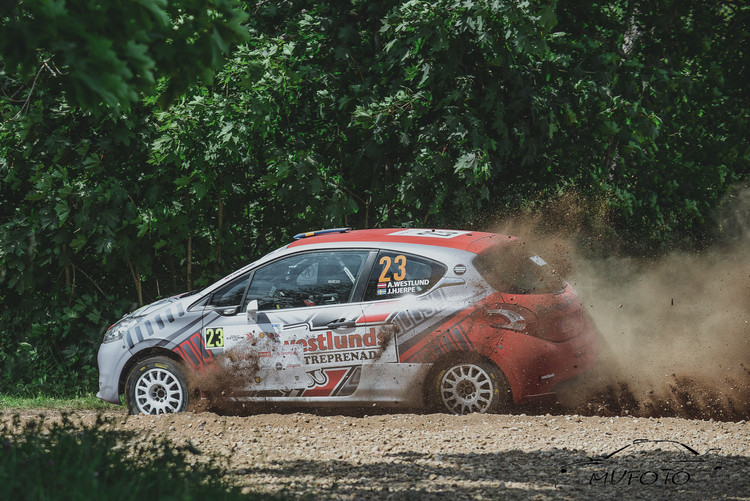 Tramplīniem bagātā Rally Estonia 1. diena