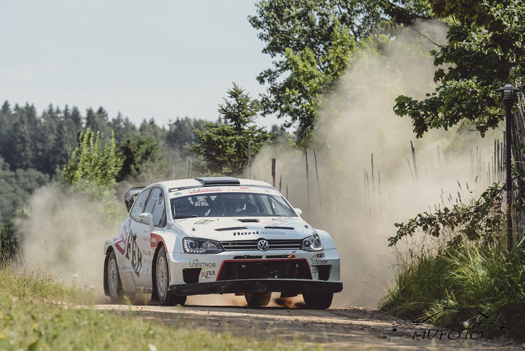 Tramplīniem bagātā Rally Estonia 1. diena