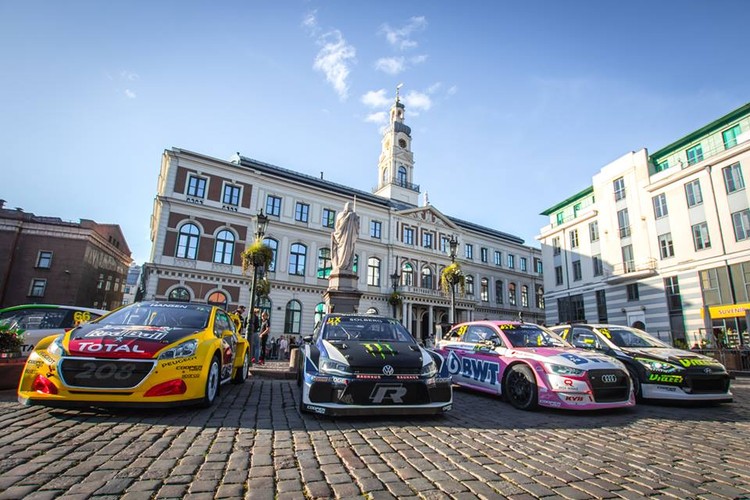 Krāšņā rallijkrosa parāde Vecrīgā
