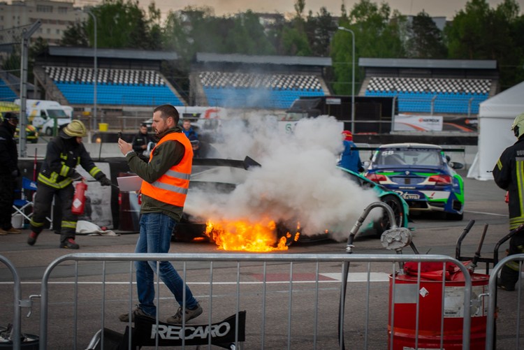 Flash Racing komandai aizdegas 'Lamborghini'