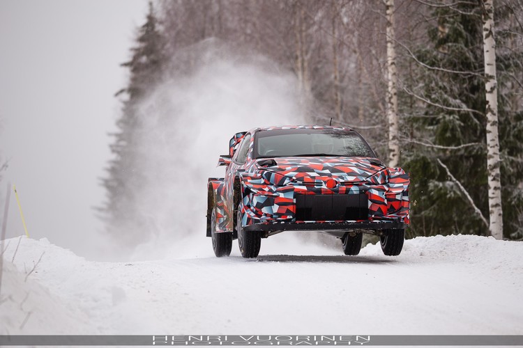 'Toyota' testē 2021.gada 'GR Yaris WRC'