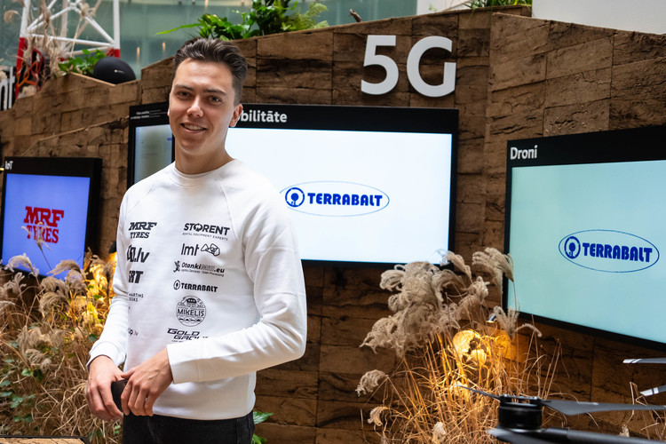 Sesks/Francis prezentē jauno 'Toyota GR Yaris' automašīnu