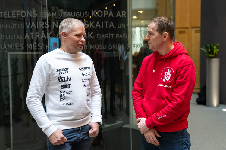 Sesks/Francis prezentē jauno 'Toyota GR Yaris' automašīnu