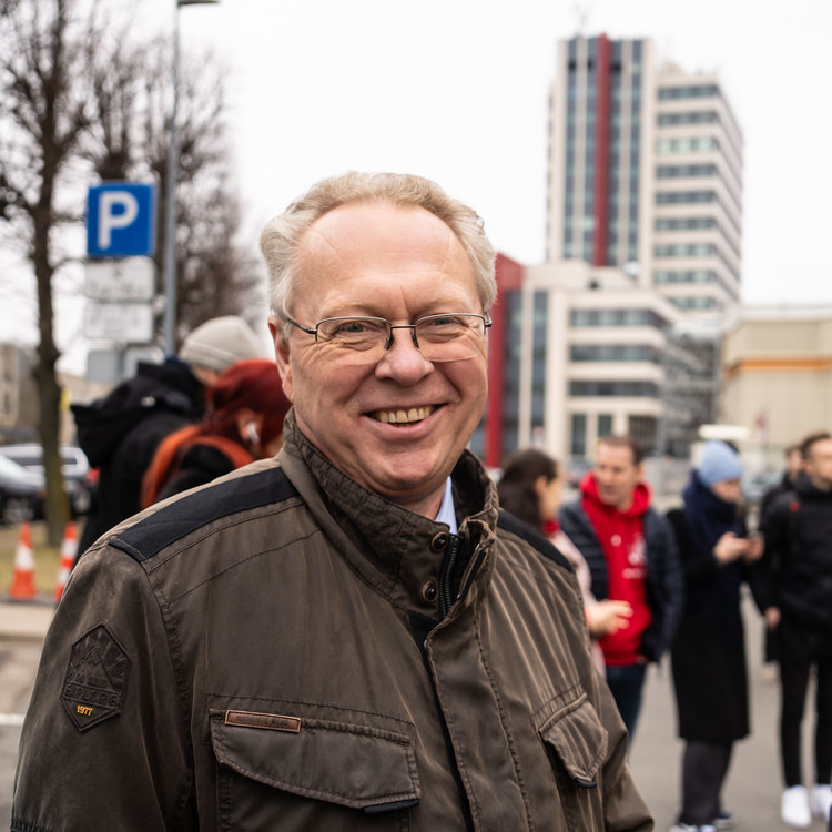 Sesks/Francis prezentē jauno 'Toyota GR Yaris' automašīnu
