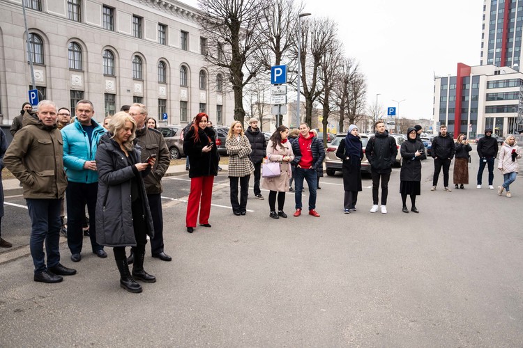 Sesks/Francis prezentē jauno 'Toyota GR Yaris' automašīnu