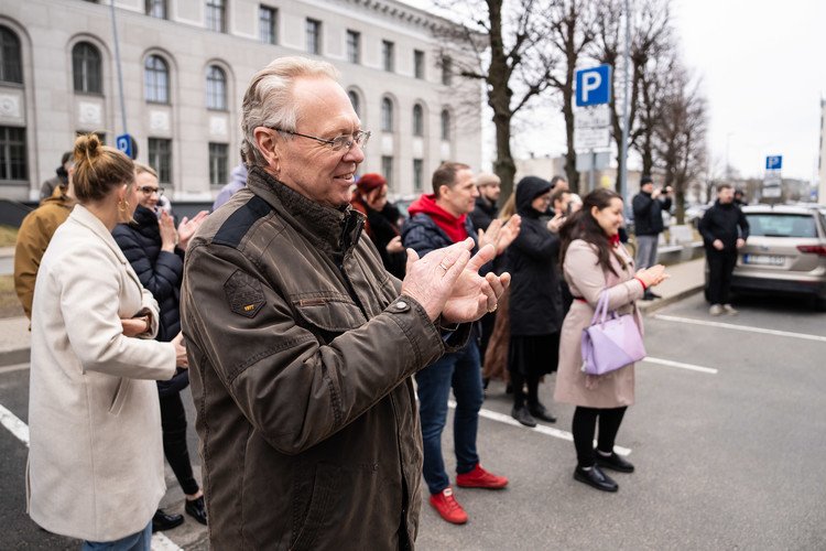 Sesks/Francis prezentē jauno 'Toyota GR Yaris' automašīnu