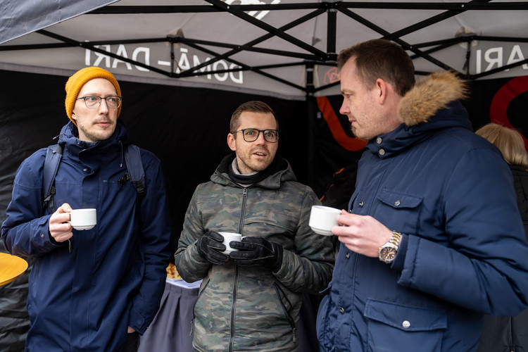 Sesks/Francis prezentē jauno 'Toyota GR Yaris' automašīnu