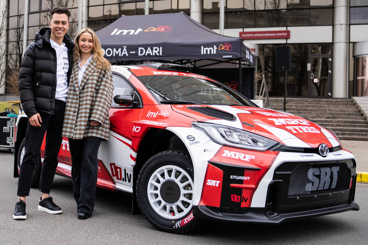 Sesks/Francis prezentē jauno 'Toyota GR Yaris' automašīnu