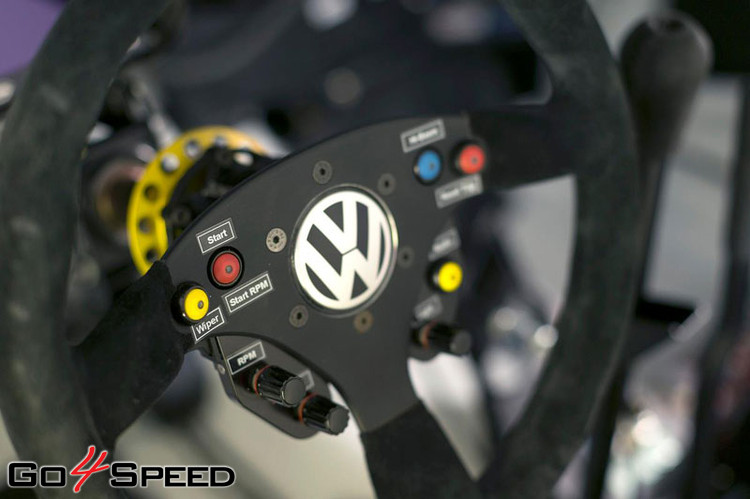 VW prezentē ielas un sacīkšu WRC automašīnu