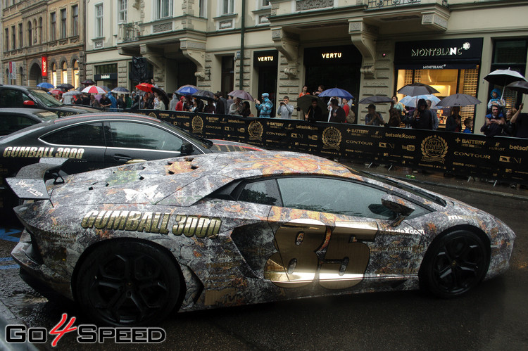 Ekskluzīvās Gumball 3000 automašīnas piestāj Rīgā