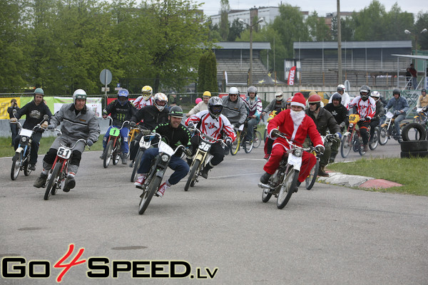 Zelta mopēds Biķerniekos 2009