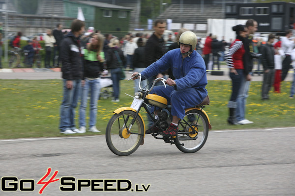 Zelta mopēds Biķerniekos 2009