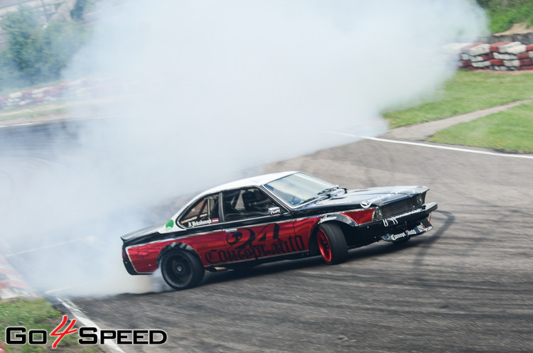 Drift Allstars treniņi un parādes brauciens Rīgas ielās