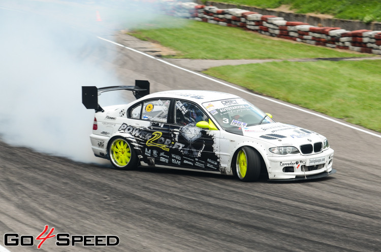 Drift Allstars treniņi un parādes brauciens Rīgas ielās